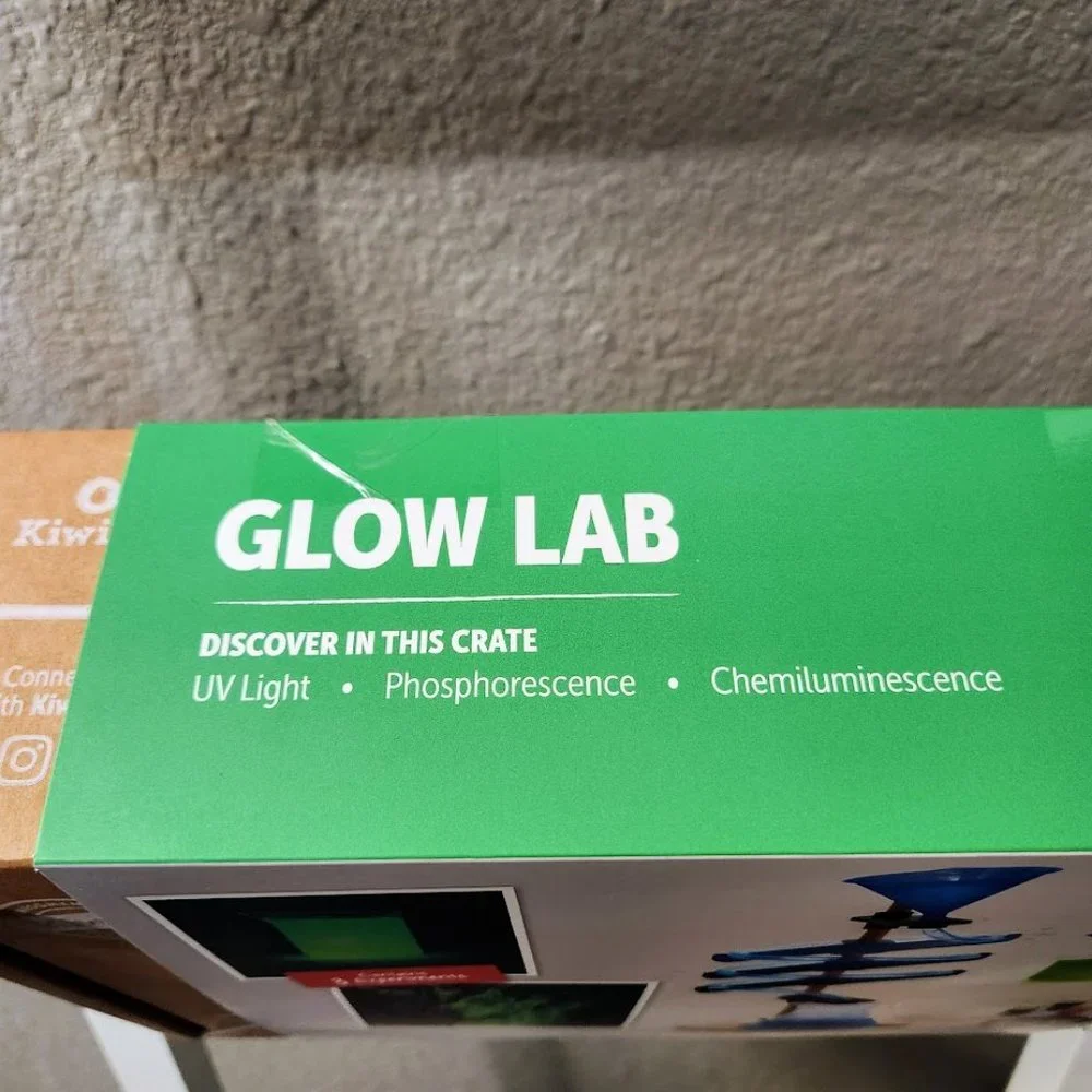 NEW Glow Lab KiwiCo. Kiwi Co. Crate Science Experiment Craft Kit UV Light